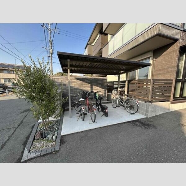 現地周辺 (駐輪場)