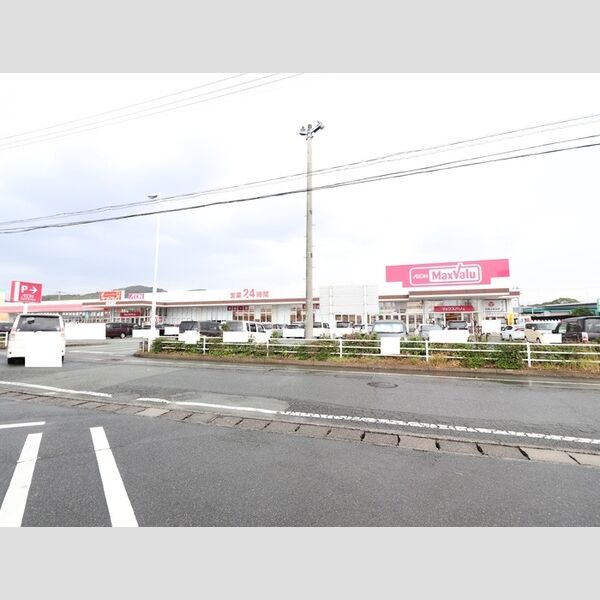 現地周辺 (マックスバリュ新託麻店　521m)