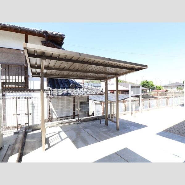 現地周辺 (駐輪場)