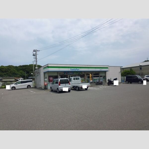 現地周辺 (ファミリーマート本渡亀川店 459m)