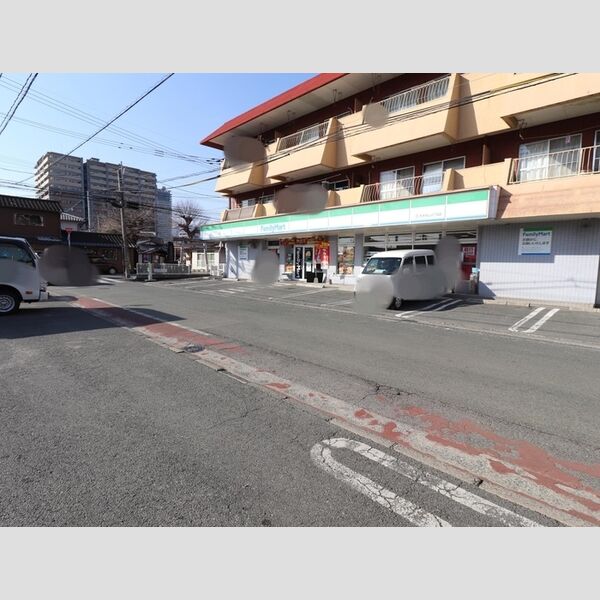 現地周辺 (ファミリーマート熊本本山4丁目店 73m)