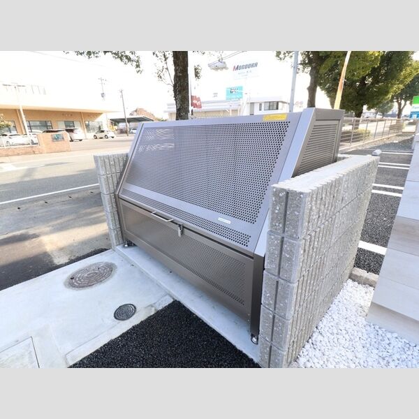 現地周辺 (ゴミ置き場)