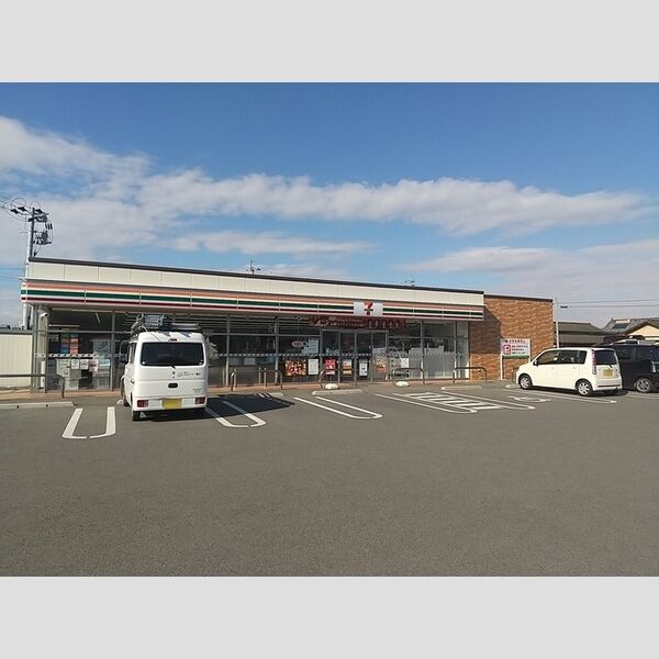 現地周辺 (セブンイレブン八代井上町店 560m)