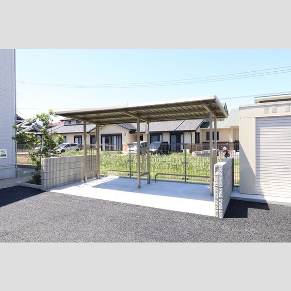 現地周辺 (駐輪場)