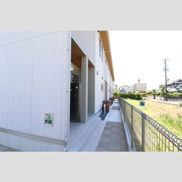 エントランス (エントランス)