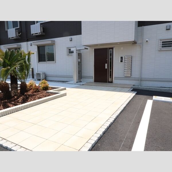 エントランス (エントランス)