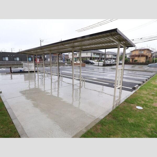 現地周辺 (駐輪場)