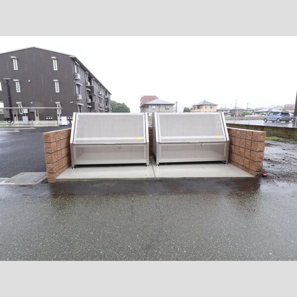 現地周辺 (ゴミ置き場)