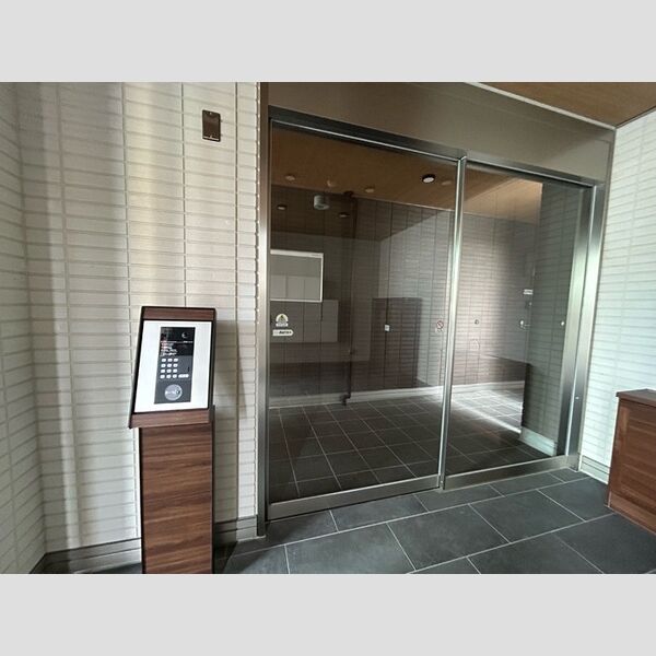 エントランス (ラ・メゾン　アン　エントランス)