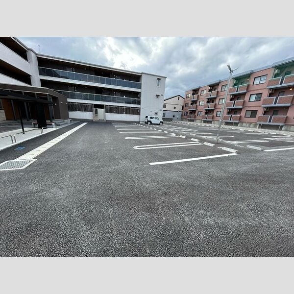 駐車場 (ラ・メゾン　アン　駐輪場)