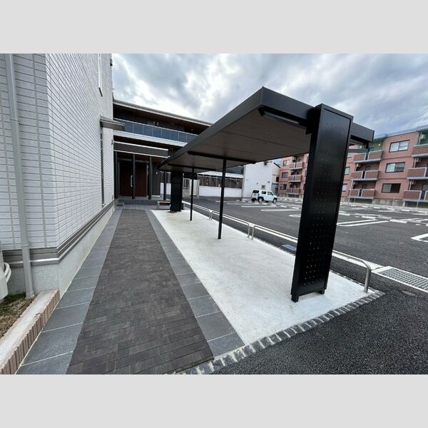 現地周辺 (ラ・メゾン アン 駐輪場)