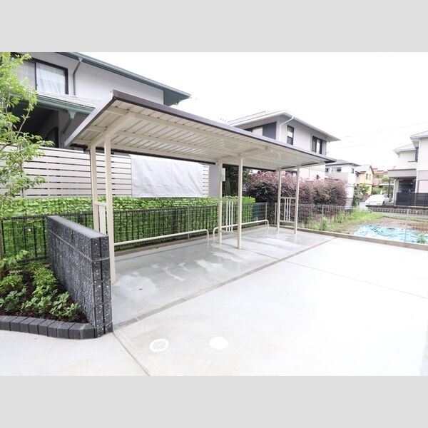 現地周辺 (駐輪場)