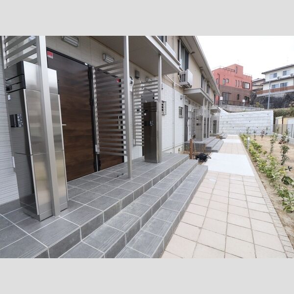 現地周辺 (外側玄関)