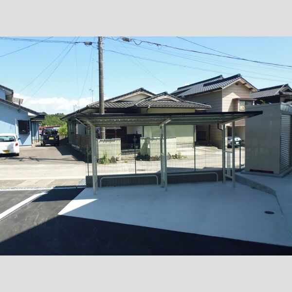 現地周辺 (駐輪場)