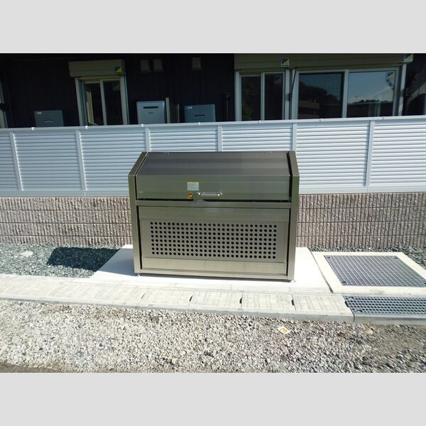 現地周辺 (ゴミ置場)