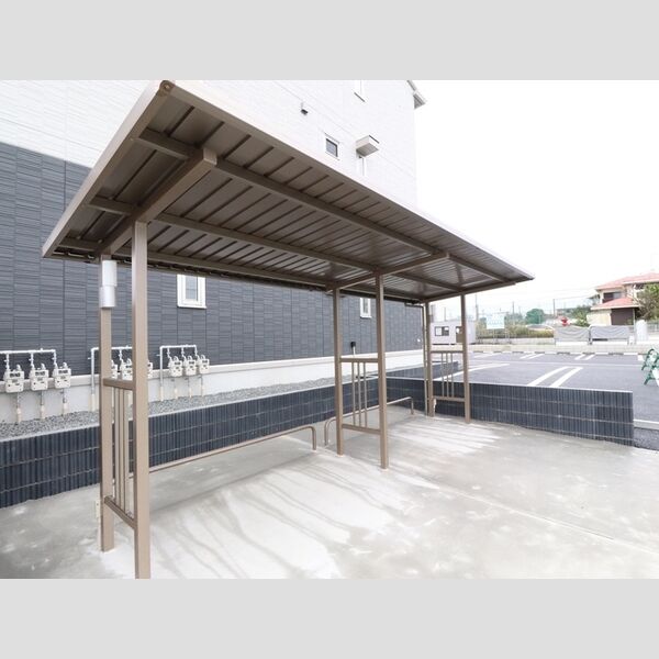 現地周辺 (駐輪場)