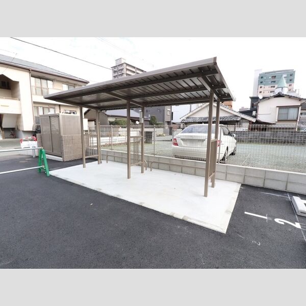 現地周辺 (駐輪場)