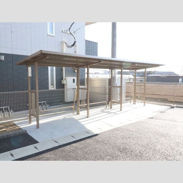 現地周辺 (駐輪場)