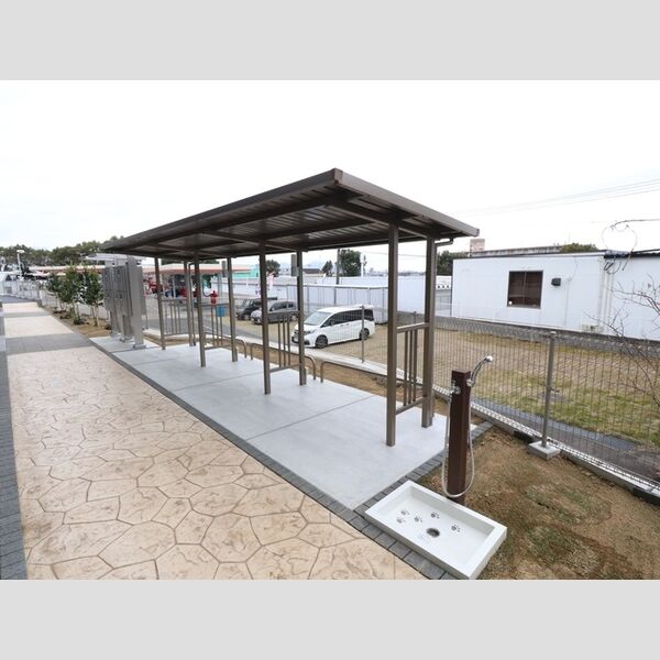 現地周辺 (駐輪場)