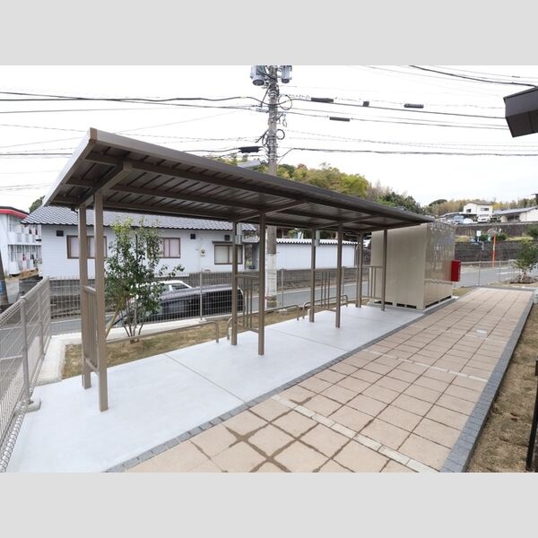 現地周辺 (駐輪場)