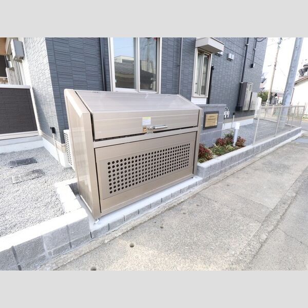 現地周辺 (ゴミ置場)