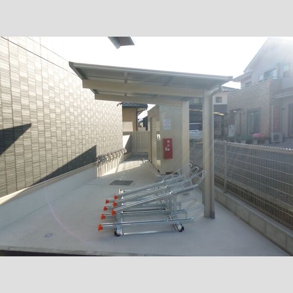 現地周辺 (駐輪場)