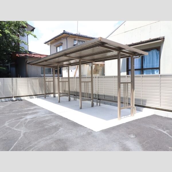 現地周辺 (駐輪場)