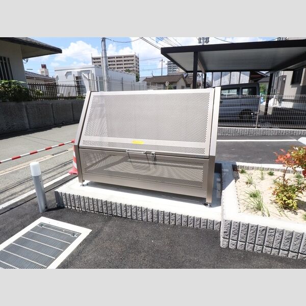 現地周辺 (ゴミ置場)