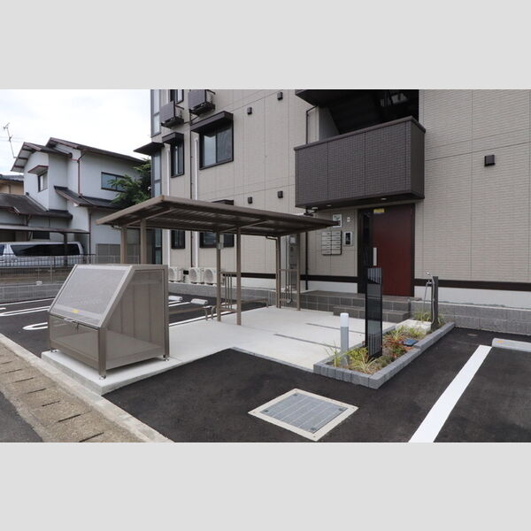 現地周辺 (駐輪場)