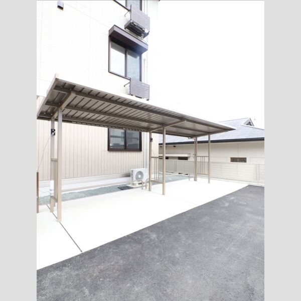 現地周辺 (駐輪場)