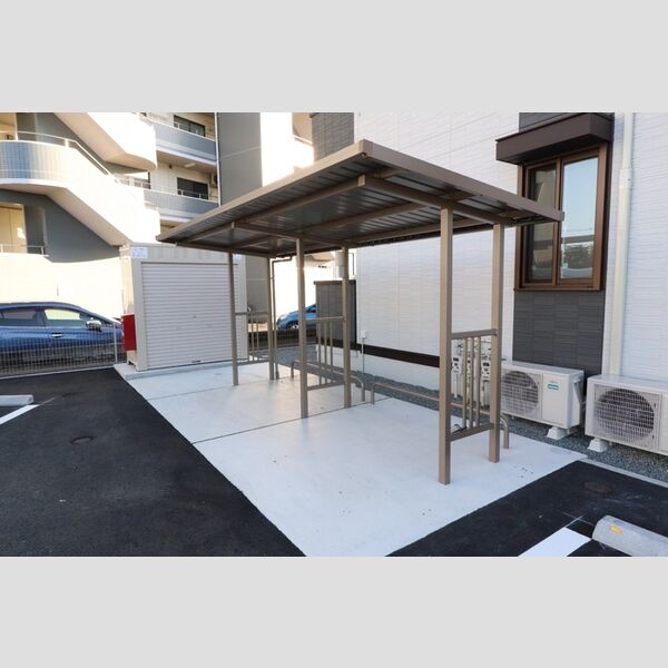 現地周辺 (駐輪場)