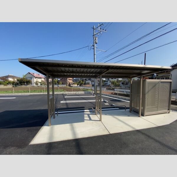 現地周辺 (駐輪場)