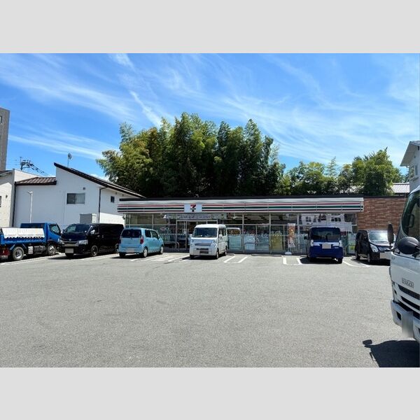 現地周辺 (セブンイレブン熊本健軍4丁目店まで626m)