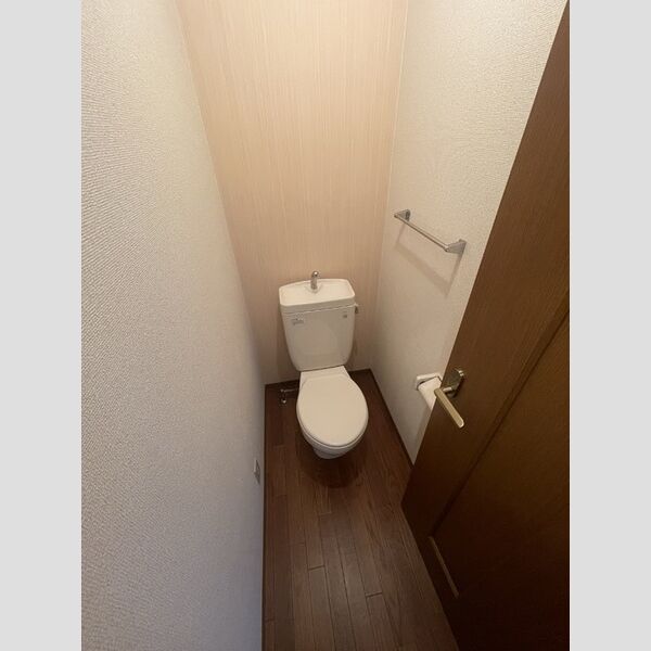 トイレ (トイレ)