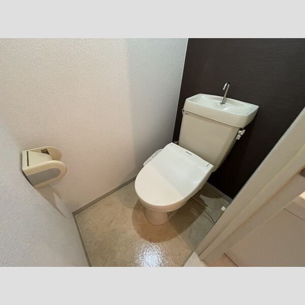 トイレ (A202　温水洗浄暖房便座)