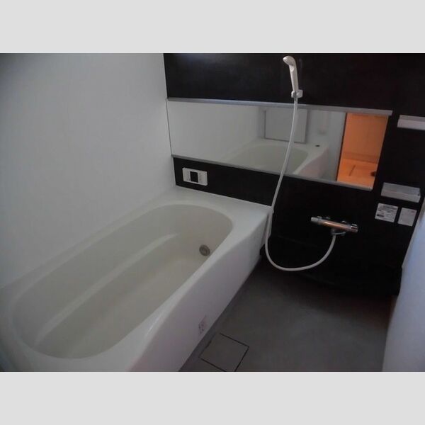 バス (201　浴室)