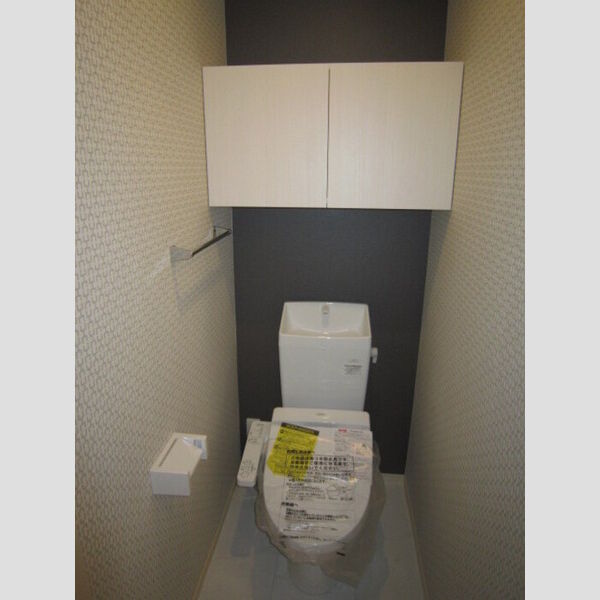 トイレ (102 トイレ収納棚付)
