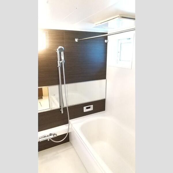 バス (201　浴室)