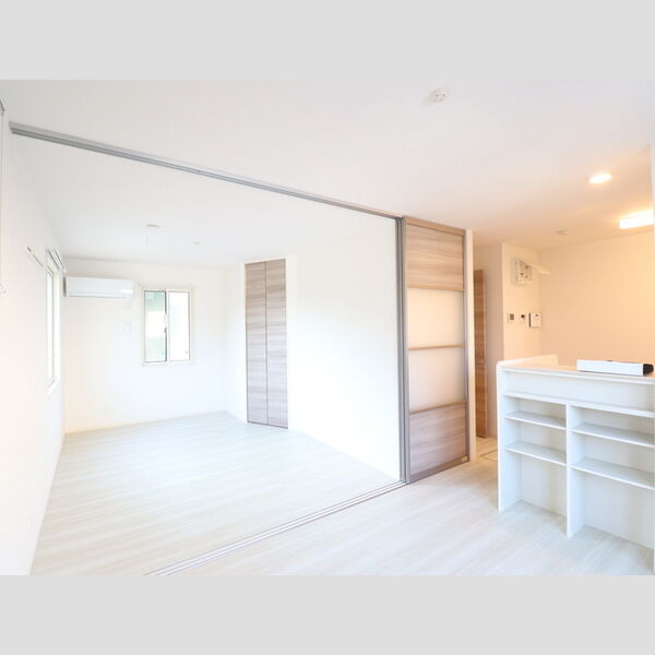 居室・リビング (ウィステリア江津201リビング)