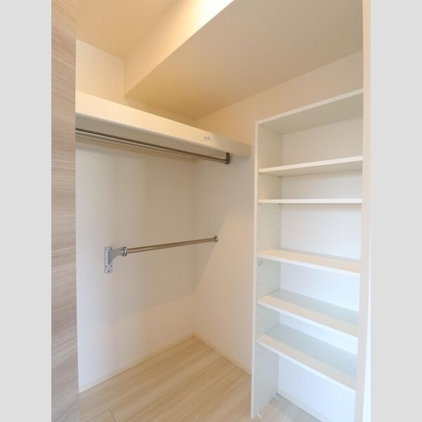 収納 (ウィステリア江津201収納)