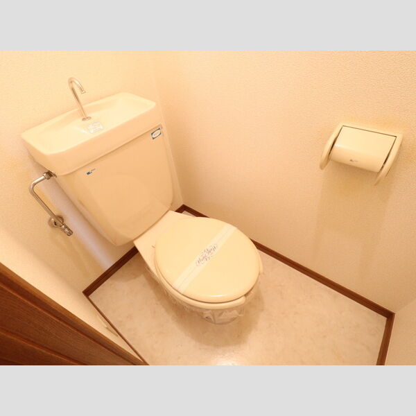 トイレ (トイレ)