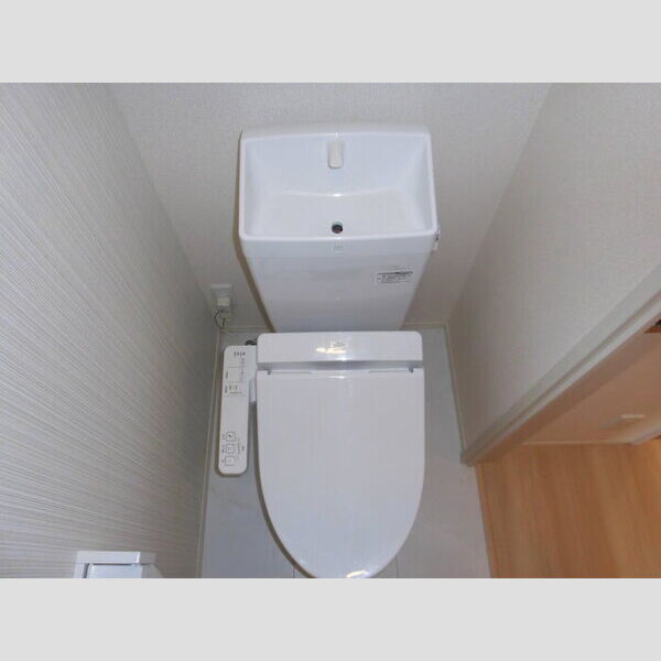 トイレ (トイレ)