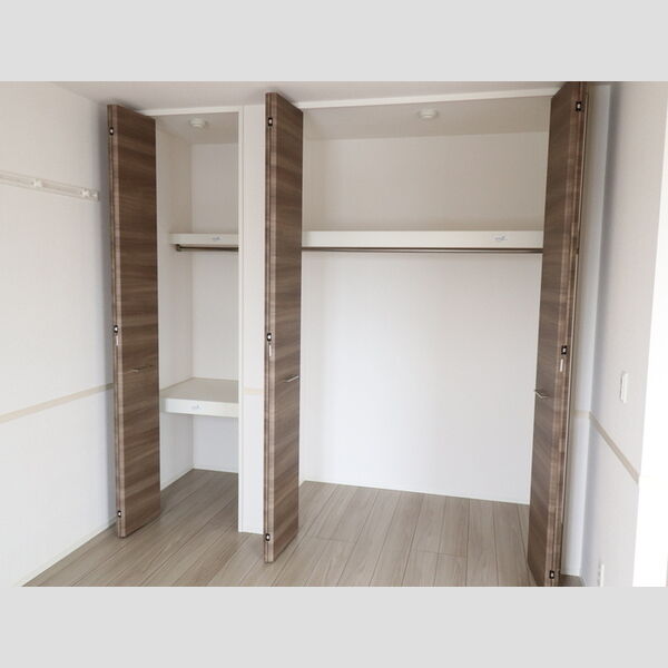 収納 (302 クローゼット)