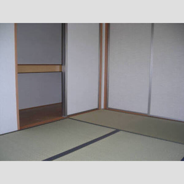 収納 (和室にも収納たっぷり♪)