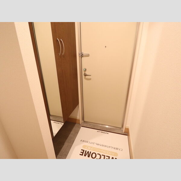 玄関 (202 玄関)
