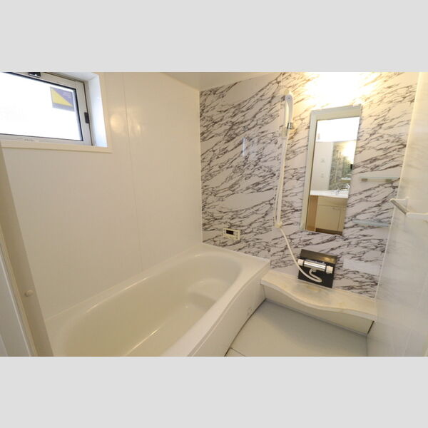 バス (201　浴室)