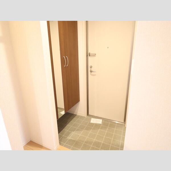 玄関 (玄関 202)