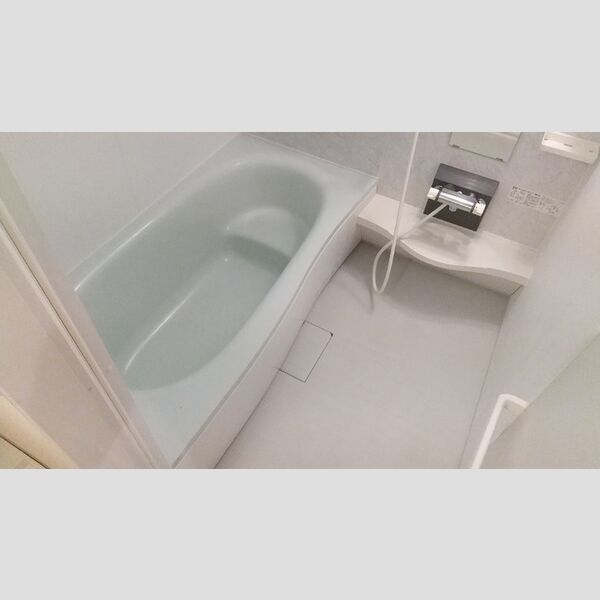 バス (303　浴室)