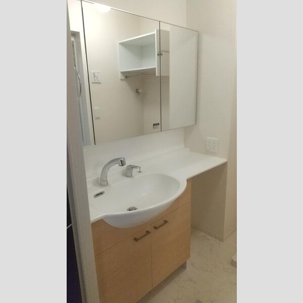 洗面所 (303　洗面所)