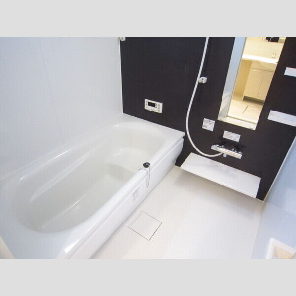 バス (201　浴室)